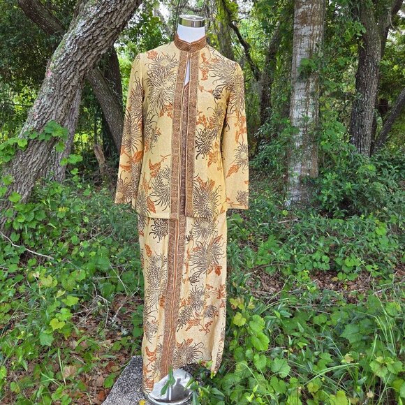 VINTAGE 1960s ALFRED SHAHEEN 2 PIECE JACKET MAXI GOLD HAWAIIAN DRESS Size 10 - Picture 1 of 16